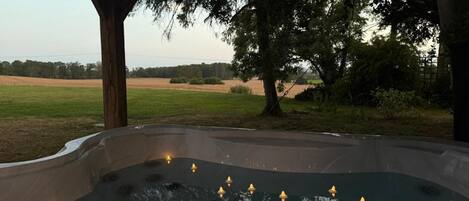 Tina de hidromasaje al aire libre