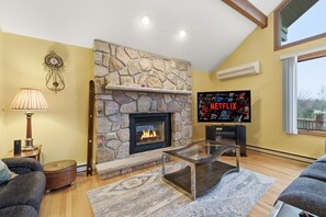 Smart TV, fireplace, video games, ping pong - Spacious Lakefront Retreat with Game Room, Deck & Fireplace (Pocono Lake)
