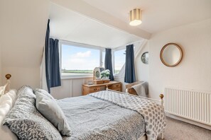 3 bedrooms, iron/ironing board, travel cot, free WiFi - 3 Bed in Flamborough (oc-h33666) (Flamborough)