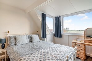 3 soverom, strykejern/-brett, reiseseng for barn og wi-fi (inkludert)