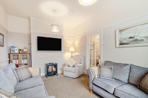 TV - 3 Bed in Flamborough (oc-h33666) (Flamborough)