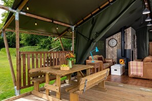 Outdoor dining - 3 Bed in Talybont On Usk (oc-wal375) (Talybont-on-Usk)