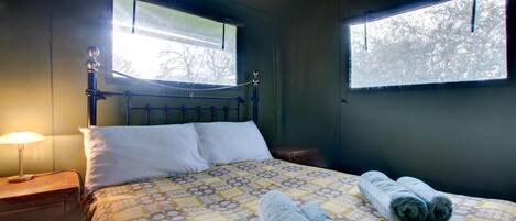 Wi-Fi de cortesia, roupa de cama