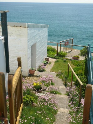Property grounds - 2 Bed in Porthleven (oc-kelyna) (Porthleven)