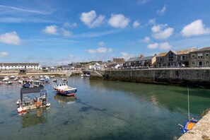 Marina - 2 Bed in Porthleven (oc-quaysi) (Porthleven)
