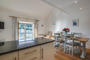 Dining - 2 Bed in Porthleven (oc-quaysi) (Porthleven)