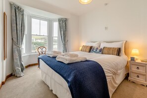 3 bedrooms, travel cot, free WiFi, bed sheets - 3 Bed in Porthleven (oc-7bayvi) (Porthleven)