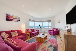 TV - 3 Bed in Brixham (oc-sdpira) (Brixham)