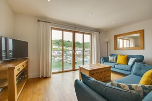 TV - 2 Bed in Porthleven (oc-4stelv) (Porthleven)