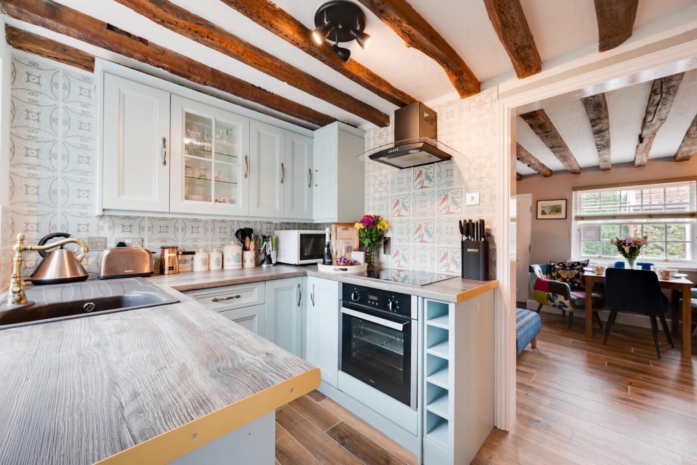 電子レンジ、オーブン、調理器具と食器