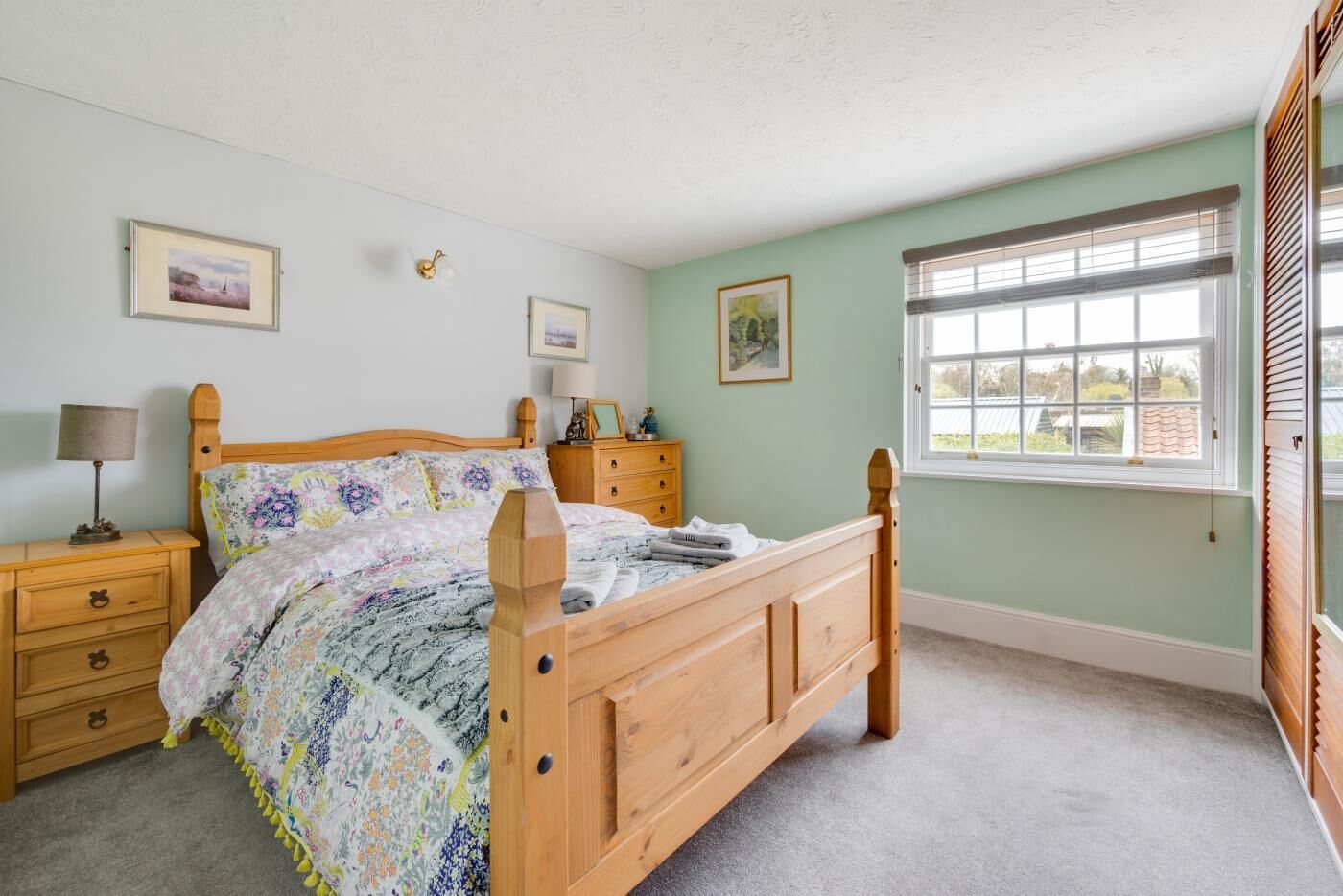 Iron/ironing board, free WiFi, bed sheets