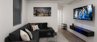 Cozy 1-bedroom condo in charming Hoboken minutes from EWR