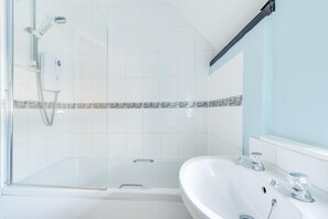 Hair dryer, towels - 2 Bed in Wangford (oc-8hsw) (Wangford)