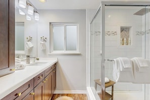 Shower, hair dryer, towels - Family Favorite with Large Yard and BBQ (Fort Bragg)
