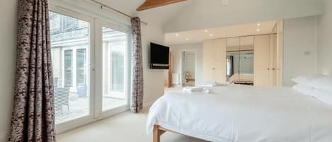 アイロン / アイロン台、WiFi (無料)、ベッドシーツ