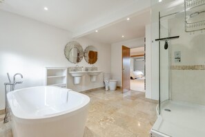 Towels - 5 Bed in Langton Matravers (oc-p33853) (Langton Matravers)