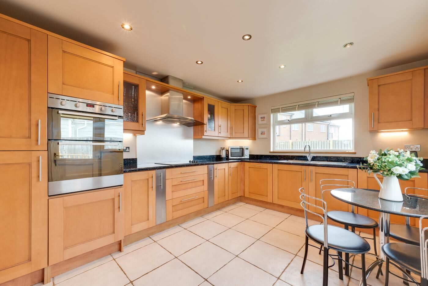 Mikrowelle, Ofen, Geschirrspüler, Kochgeschirr/Geschirr/Besteck