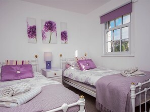 واي فاي مجانًا وملاءات أسرّة