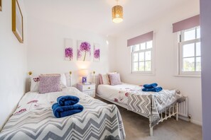 3 bedrooms, travel cot, free WiFi, bed sheets - 3 Bed in Wareham (oc-dc017) (West Lulworth)