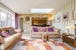 TV - 3 Bed in Wareham (oc-dc017) (West Lulworth)