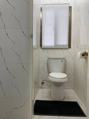 Handtücher, Seife, Toilettenpapier