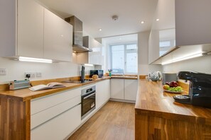 Microwave, oven, dishwasher, high chair - 3 Bed in Newquay (oc-p00631) (Newquay)