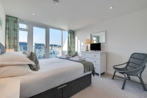 Iron/ironing board, free WiFi, bed sheets - 3 Bed in Newquay (oc-p00631) (Newquay)