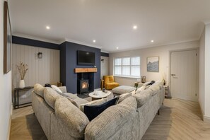 TV, fireplace - 3 Bed in Bamburgh (oc-d33434) (Bamburgh)