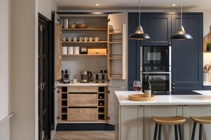 Oven, dishwasher, high chair, cookware/dishes/utensils - 3 Bed in Bamburgh (oc-d33434) (Bamburgh)