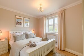 Free WiFi, bed sheets - 2 Bed in Holt (oc-1810) (Holt)