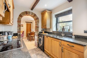 Microwave, oven, cookware/dishes/utensils - 1 Bed in Uldale (oc-g34032) (Uldale)