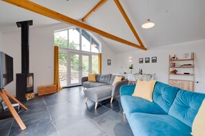 TV, fireplace - 3 Bed in Barmouth (oc-wah701) (Barmouth)