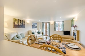 TV - 2 Bed in Smallburgh (oc-c33736) (Low Street)