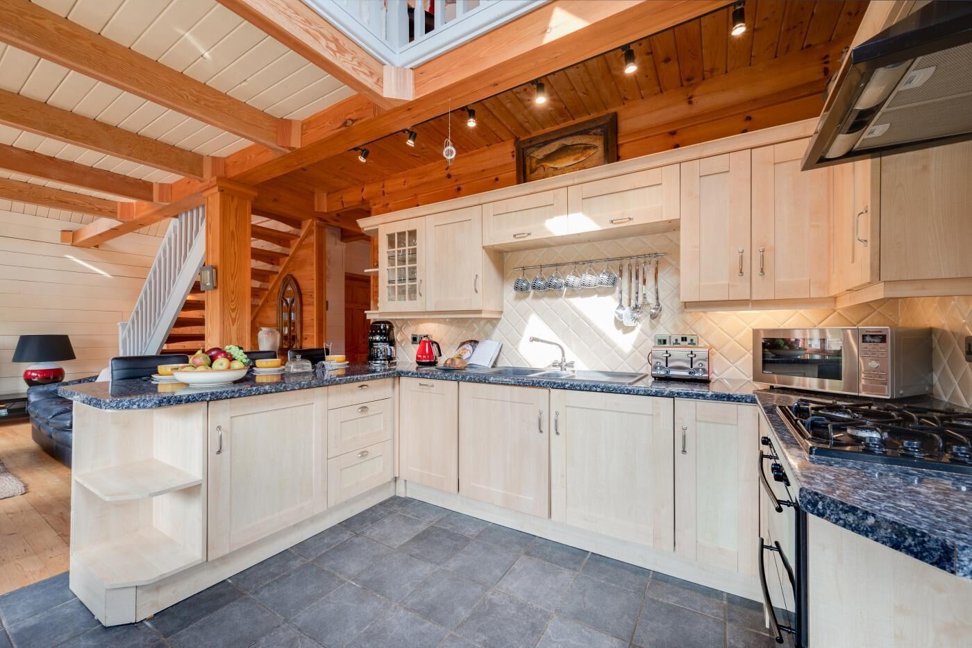 焗爐、洗碗機、高腳椅、廚房用具/餐具/器皿