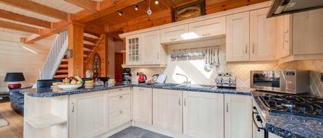 Four, lave-vaisselle, chaise haute