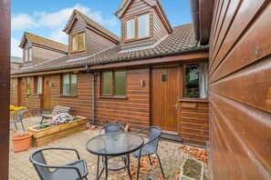 Outdoor dining - 2 Bed in Smallburgh (oc-h33734) (Low Street)