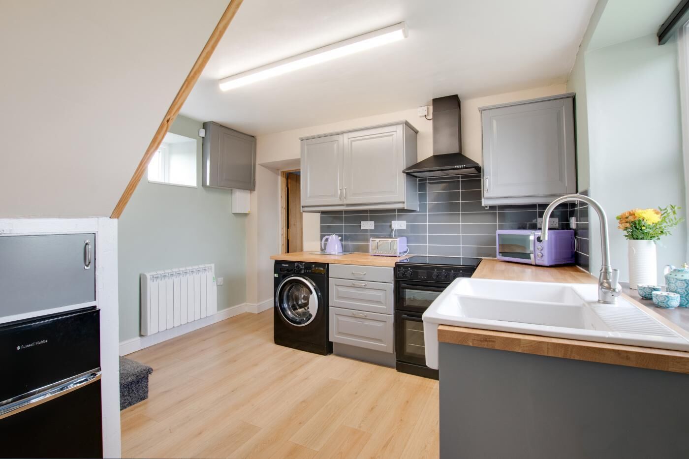 Microondas, horno y utensilios de cocina 