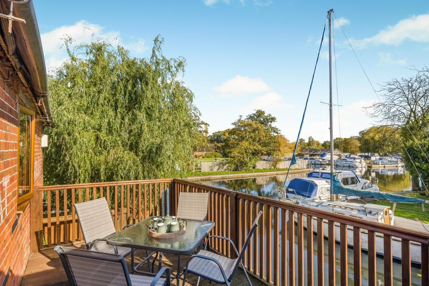 屋外ダイニングエリア