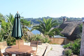 Outdoor dining - 3 Bed in Helford (oc-hcmimo) (Helford)