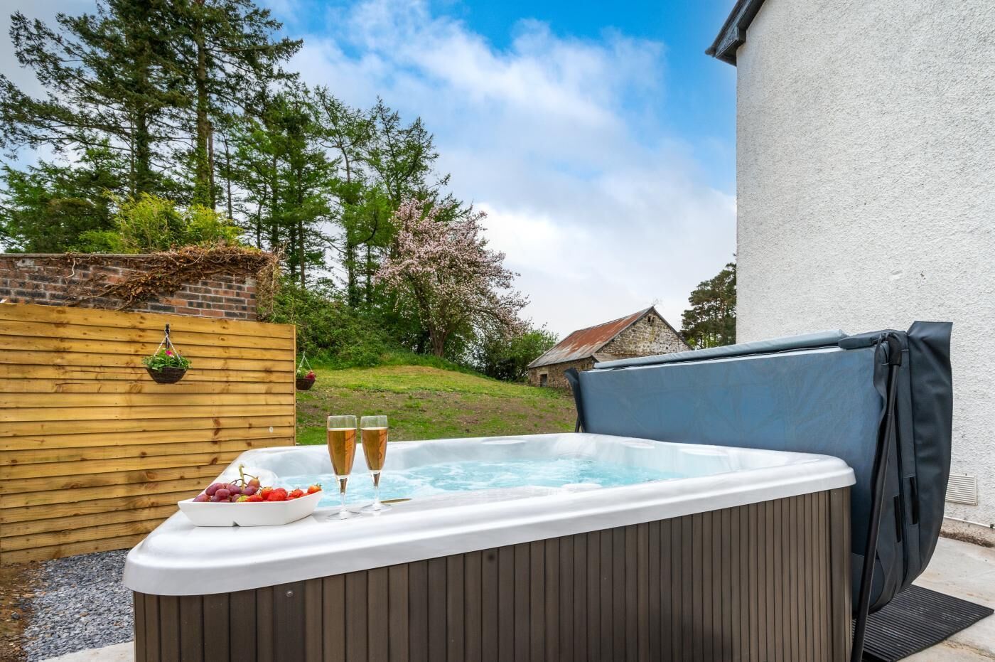 Outdoor spa tub
