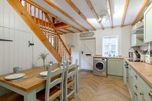 Microwave, oven, high chair, cookware/dishes/utensils - 3 Bed in Grosmont (oc-wa321) (Grosmont)