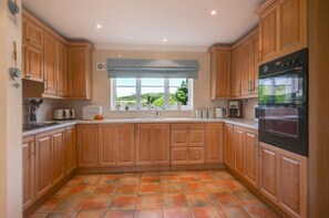 Private kitchen - 3 Bed in Trimingham (oc-2290) (Trimingham)