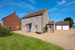 Exterior - 3 Bed in Trimingham (oc-2290) (Trimingham)