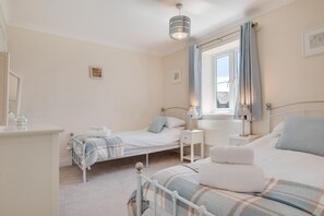 Room - 3 Bed in Trimingham (oc-2290) (Trimingham)