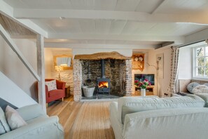 TV, fireplace - 2 Bed in Helford (oc-hcrose) (Helford)