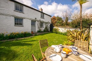 Outdoor dining - 2 Bed in Helford (oc-hcrose) (Helford)