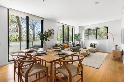 Upper North Shore Haven A Tranquil Treetop Escape