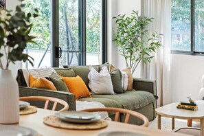 Books - Upper North Shore Haven A Tranquil Treetop Escape (Turramurra)