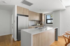 Fridge, microwave, oven, stovetop - Upper North Shore Haven A Tranquil Treetop Escape (Turramurra)