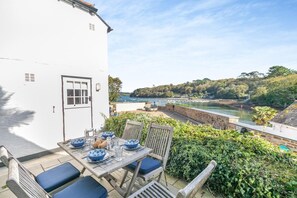 Outdoor dining - 2 Bed in Helford (oc-hcpopi) (Helford)